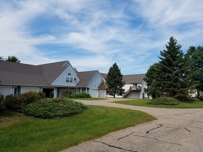 Building Photo - 3325 Echo Dells Ave