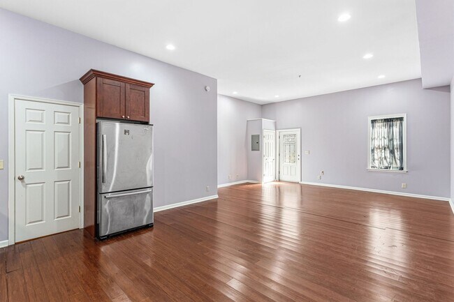 Building Photo - 2355 E York St