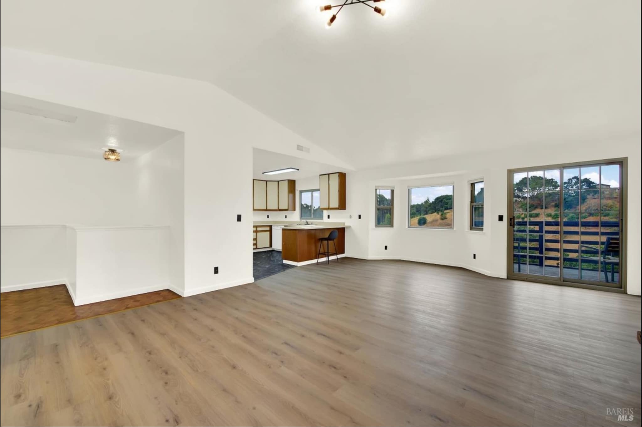 Building Photo - 143 Creekview Dr