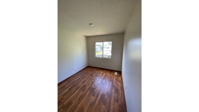 Building Photo - Spacious 3 - Bedroom Townhome with Modern Updates & Private Green Space.