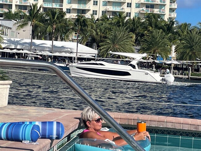 Building Photo - 2900 NE 30th St