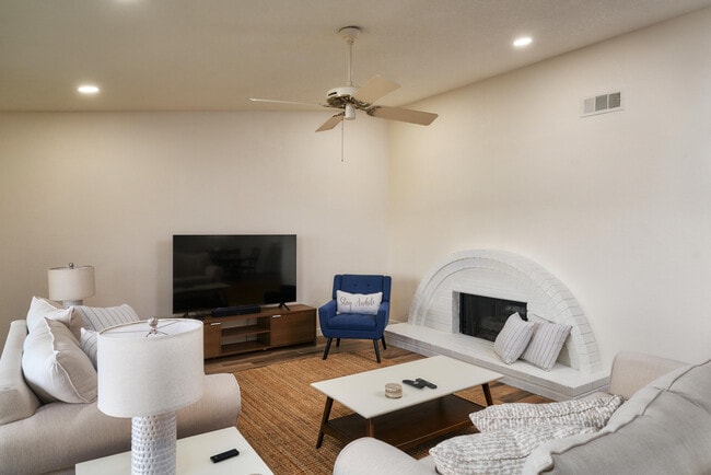 Building Photo - 84 Presidio Pl