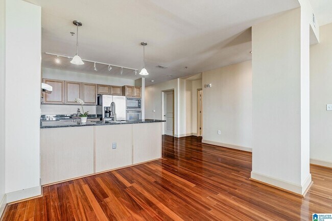 Building Photo - 2024 2nd Ave N