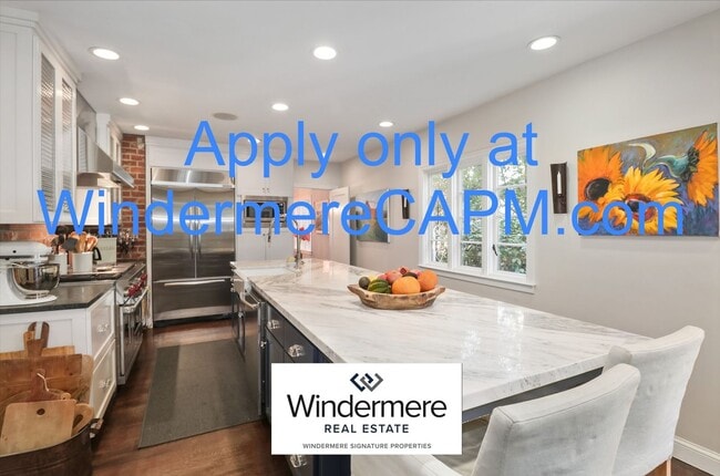 Building Photo - Stunning 5 Bed/3 Bath Home in Highly Desirable Fab Forties of East Sacramento!