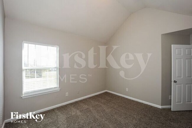 Building Photo - 563 Hartwell Ct