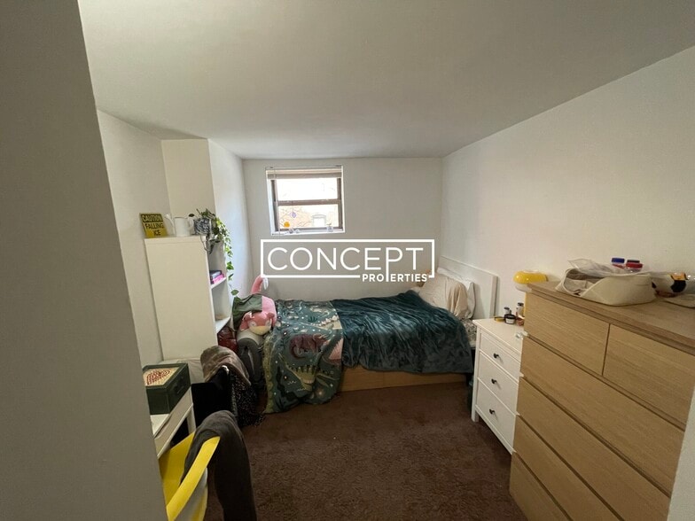 Building Photo - 168 Northampton St