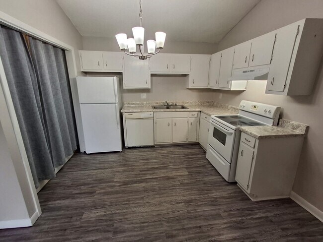 Building Photo - 3700 Squaw Valley Dr SW
