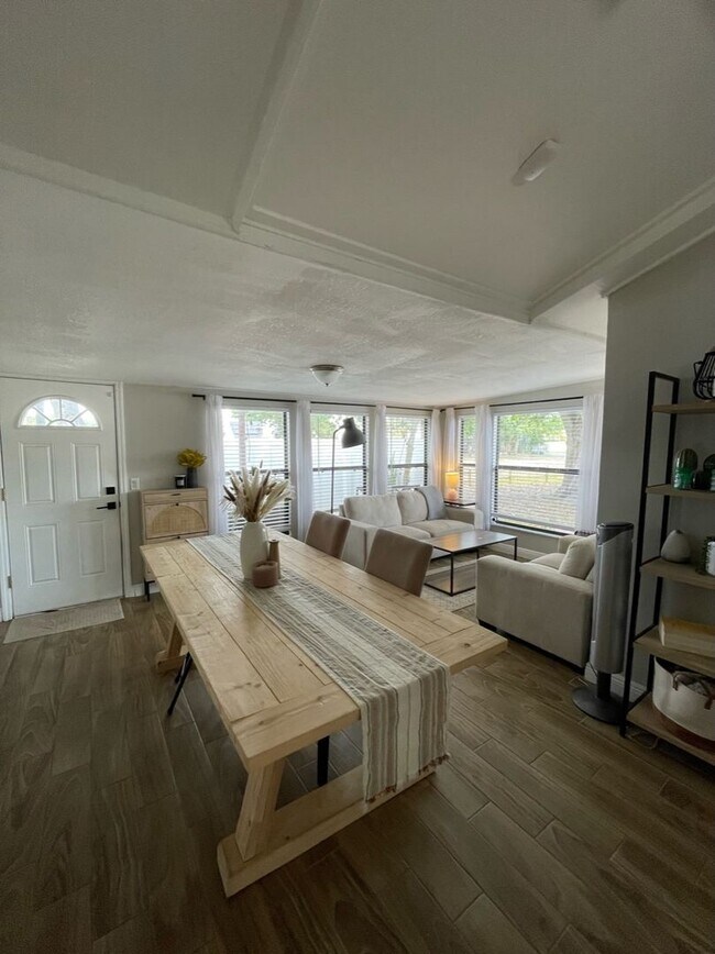 Building Photo - 5108 Ravensdale Way