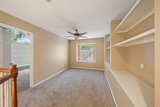 Building Photo - 7911 Hidden Oaks Ln