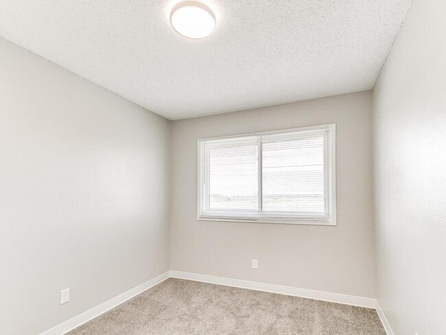 Building Photo - 1014-1028 Shagbark Drive - 4
