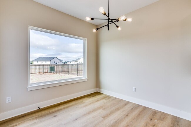 Building Photo - 1025 W Long Path Ct