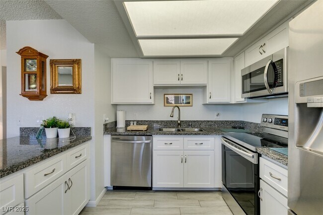 Building Photo - 1005 Sulphur Springs Ln