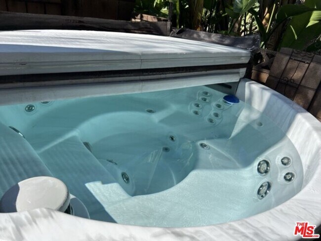 Building Photo - 729 Kenmore Cir