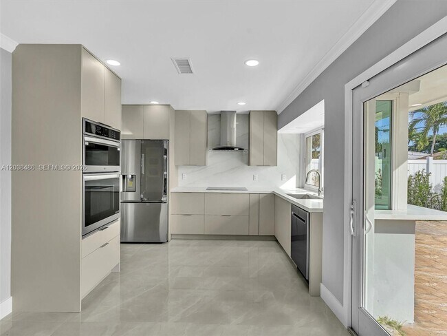 Building Photo - 2144 NE 64th St