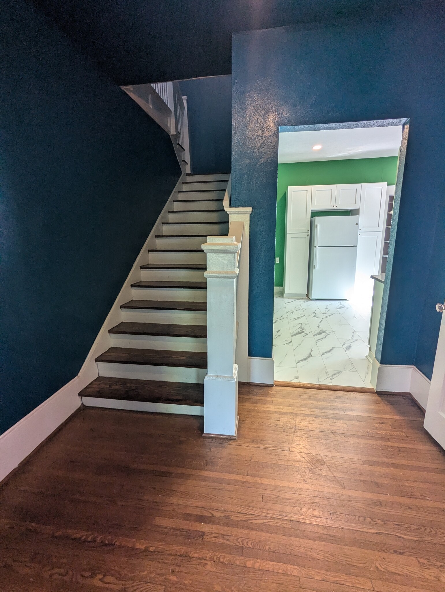 Stairway - 4526 Reiger Ave