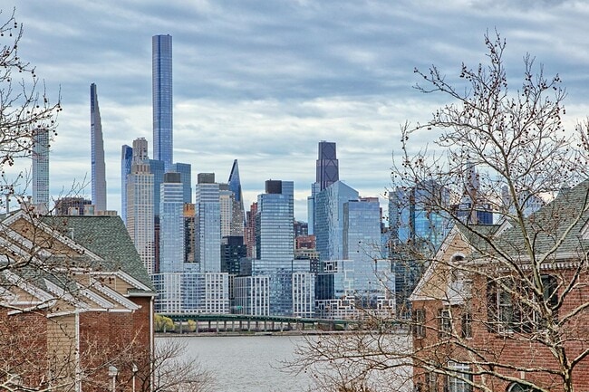 Building Photo - 326 Midland Ct