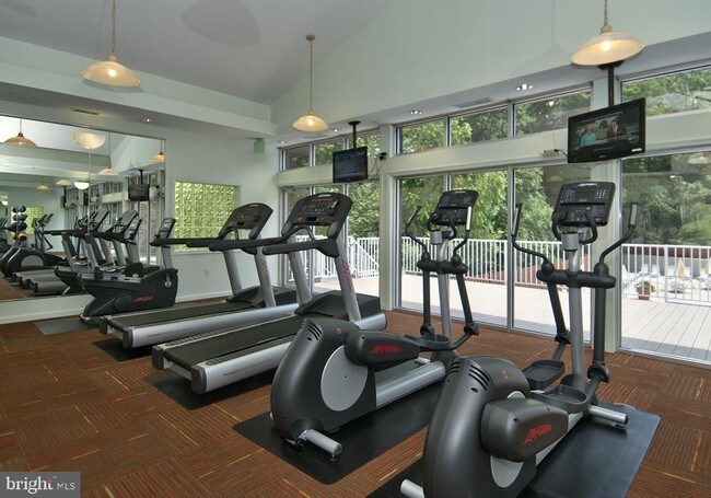 Building Photo - 6100 Bellinham Ct