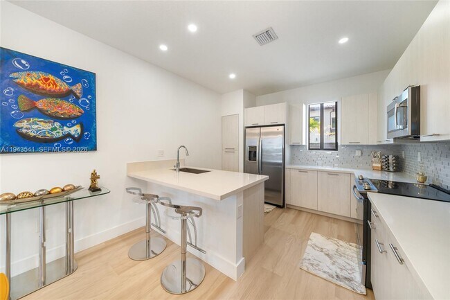 Building Photo - 4648 NW 83rd Ave