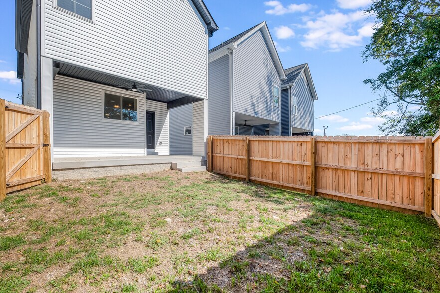 Building Photo - 1336 Plum St