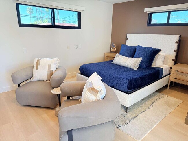Building Photo - Experience Luxury at Windansea Beach: with...