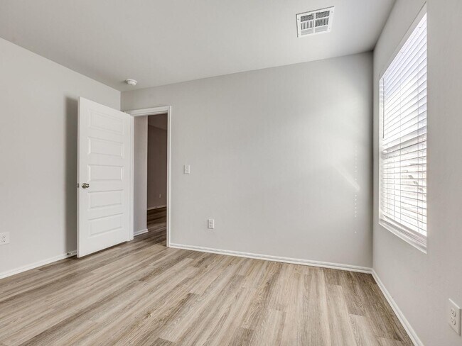 Building Photo - 10044 SW 40th St