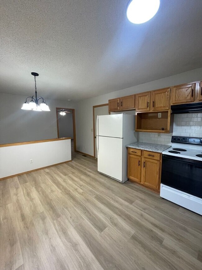 Building Photo - Remodeled Derby Duplex!