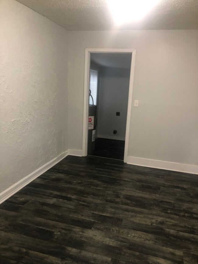 Building Photo - What a great price check this one out!