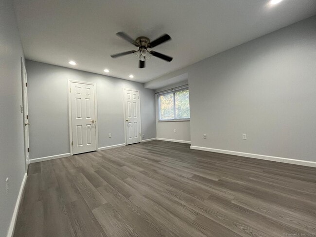 Building Photo - 221 Cottonwood Rd