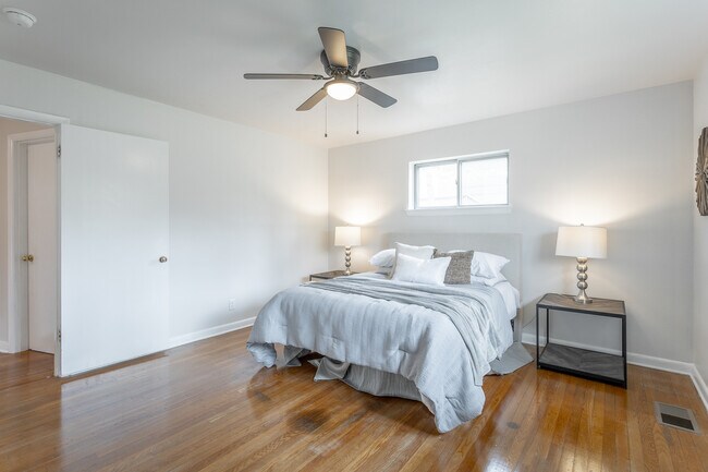 Building Photo - 311 Oakmont Ln