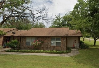 Building Photo - 709 Witt St