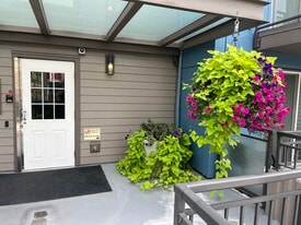 Building Photo - 1614 Summit Ave