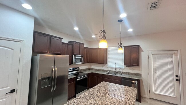 Building Photo - Beautiful Upgraded 3 Bedroom and 2 1/2 Bat...