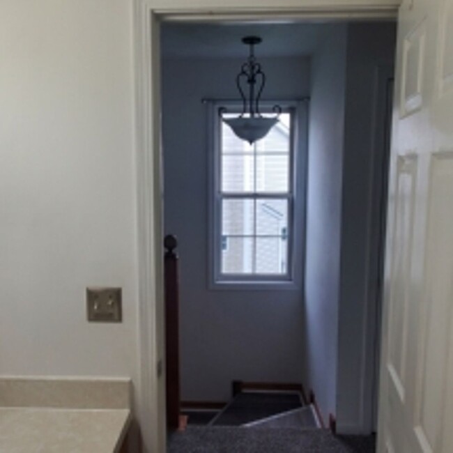 Building Photo - 2/3 Bed Room 1 ½ Townhouse for rent.