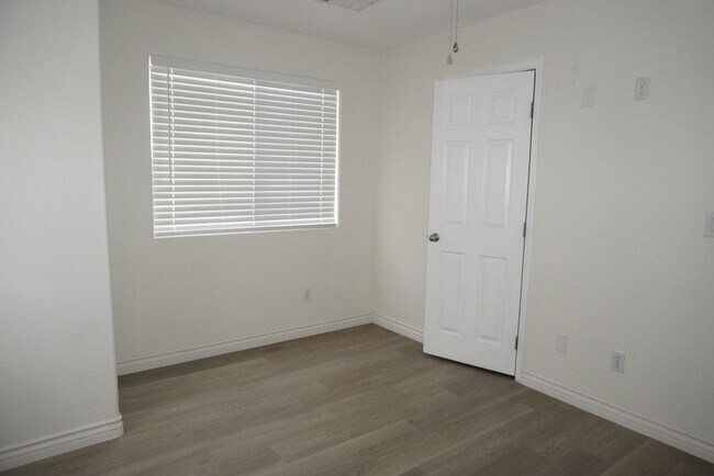 Building Photo - 4 Bedroom Home in Henderson NV!