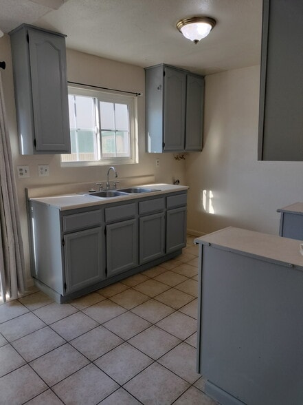 Kitchen - 4364 W 133rd St