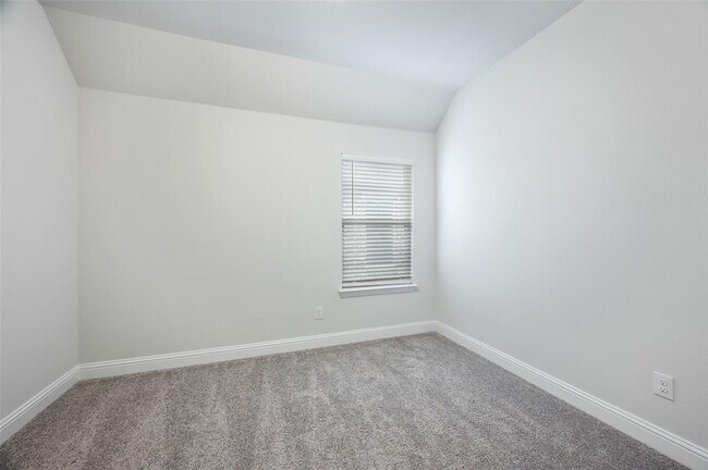 Building Photo - 2037 Almassera Dr