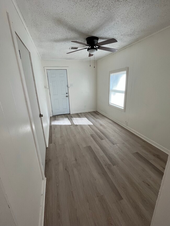 Building Photo - Forrest AVE #1