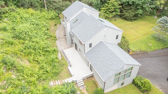 Building Photo - Beautiful Contemporary 3 Bedroom Home