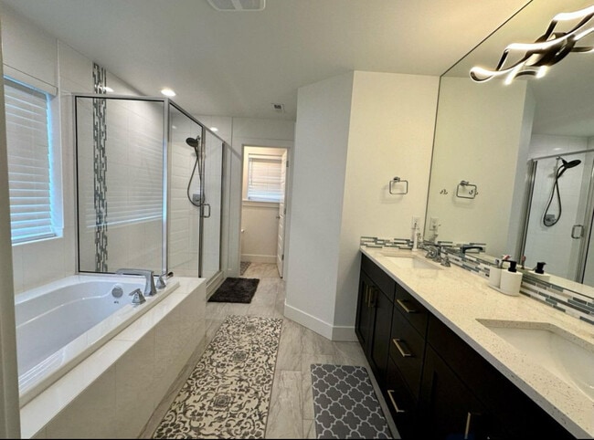 Building Photo - 22939 SE Cherry St