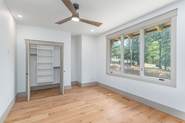 Building Photo - Stunning House w/ Amenities to Camp Lake J...