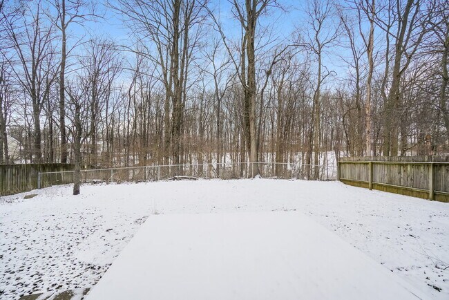 Building Photo - 283 Pinecrest Dr