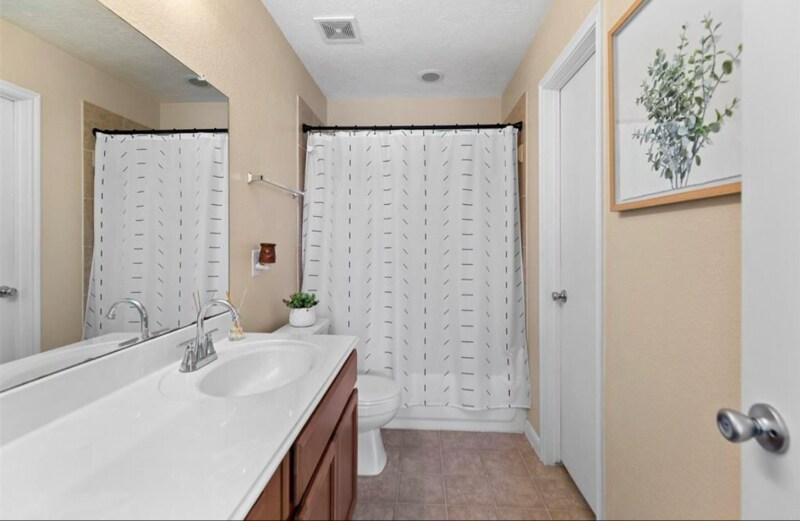 Building Photo - 16535 Burnell Oaks Ln