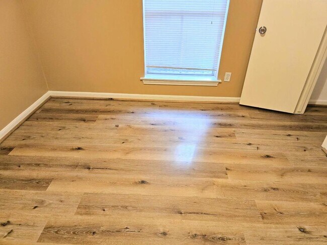 Building Photo - 2327 Shadbury Ct