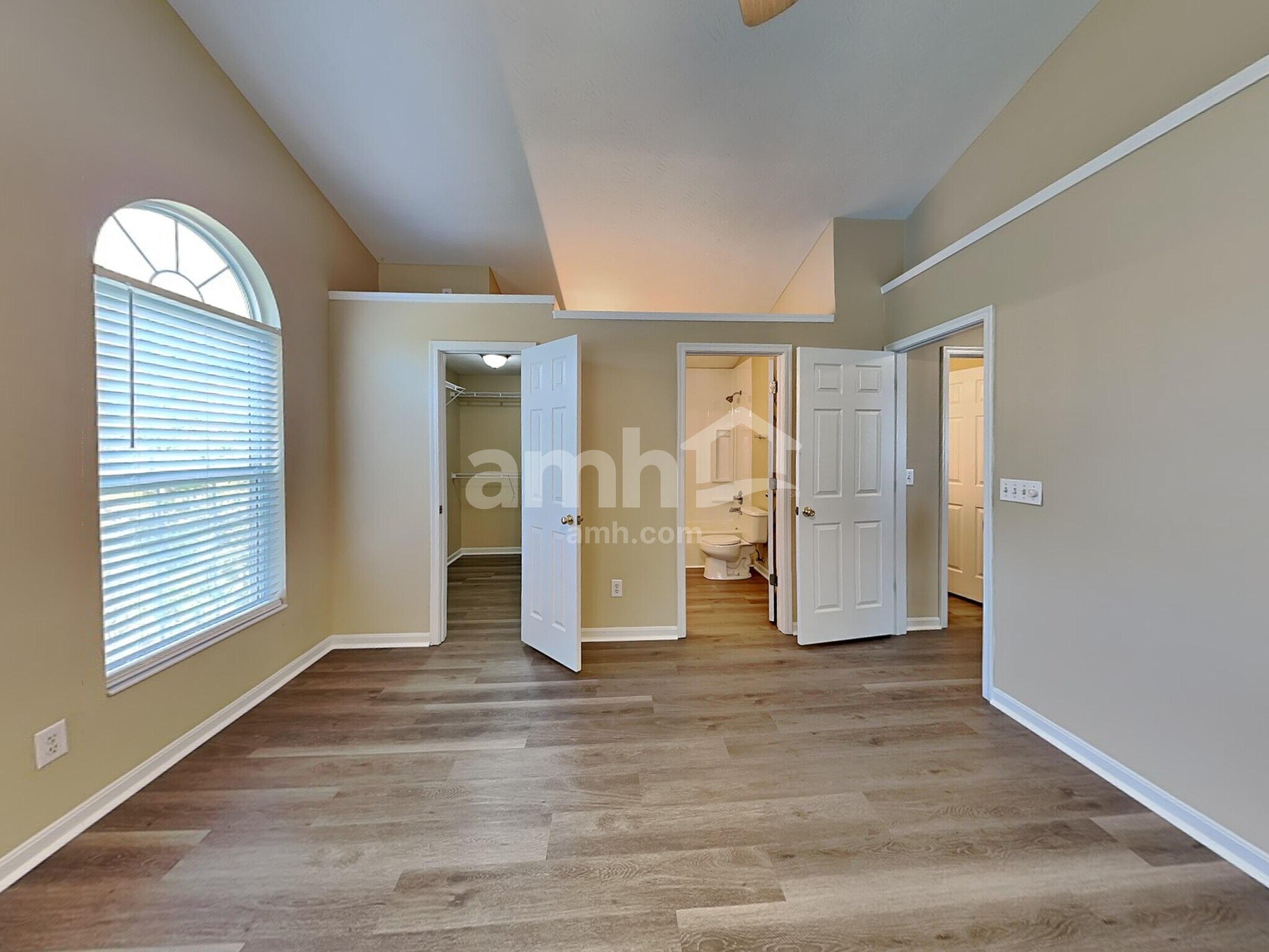 Building Photo - 725 Kent Cir