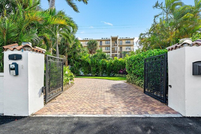 Building Photo - 1 1st Ave S