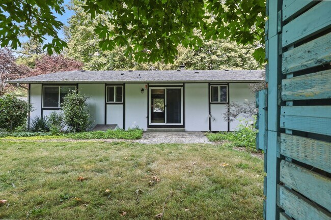 Building Photo - MOVE IN READY NOW! 2 bed 1 ba - Great location! Tumwater School District.