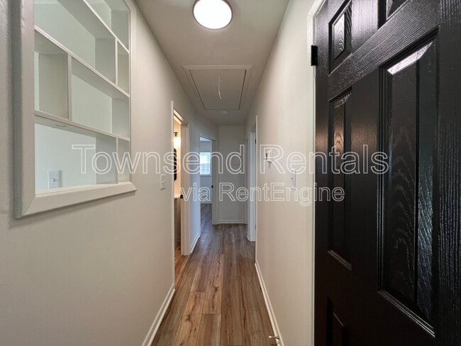 Building Photo - 1319 Camelot Dr