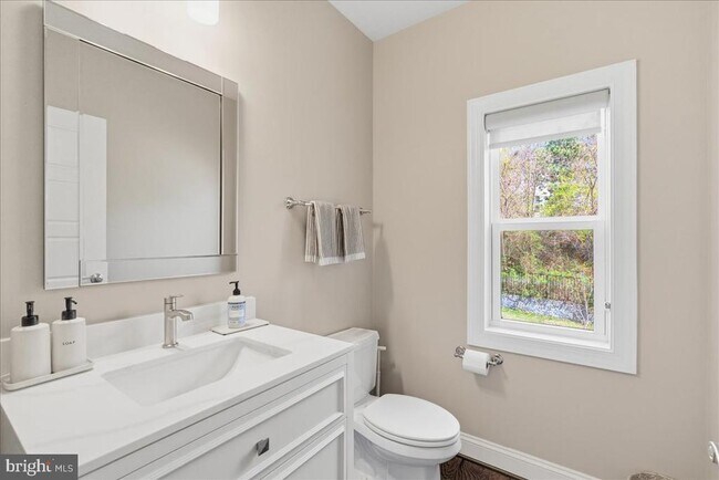 Building Photo - 4537 Plateau Dr