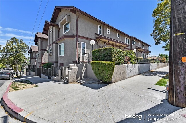 Building Photo - 720 Waterloo St