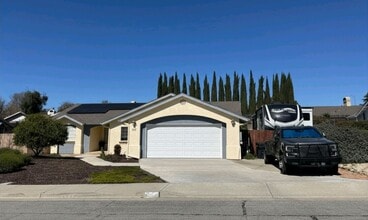 Building Photo - 4 bedroom 2 bath home with bonus room close to schools and shopping. Rv and or boat parking.